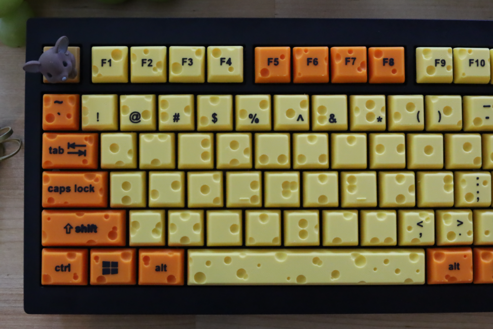 teclado de queijo suíço