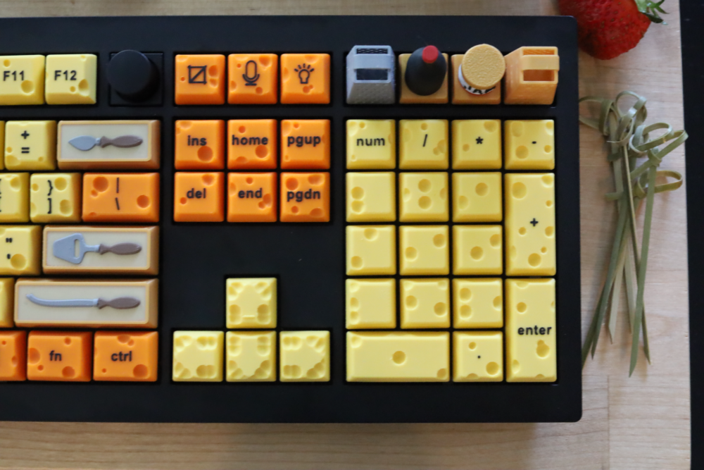 teclado de queijo suíço
